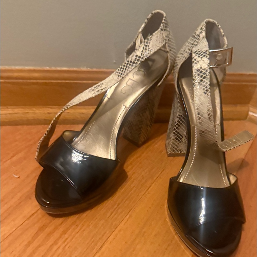 BCBG Paris WOMENS STACK 4" Heels